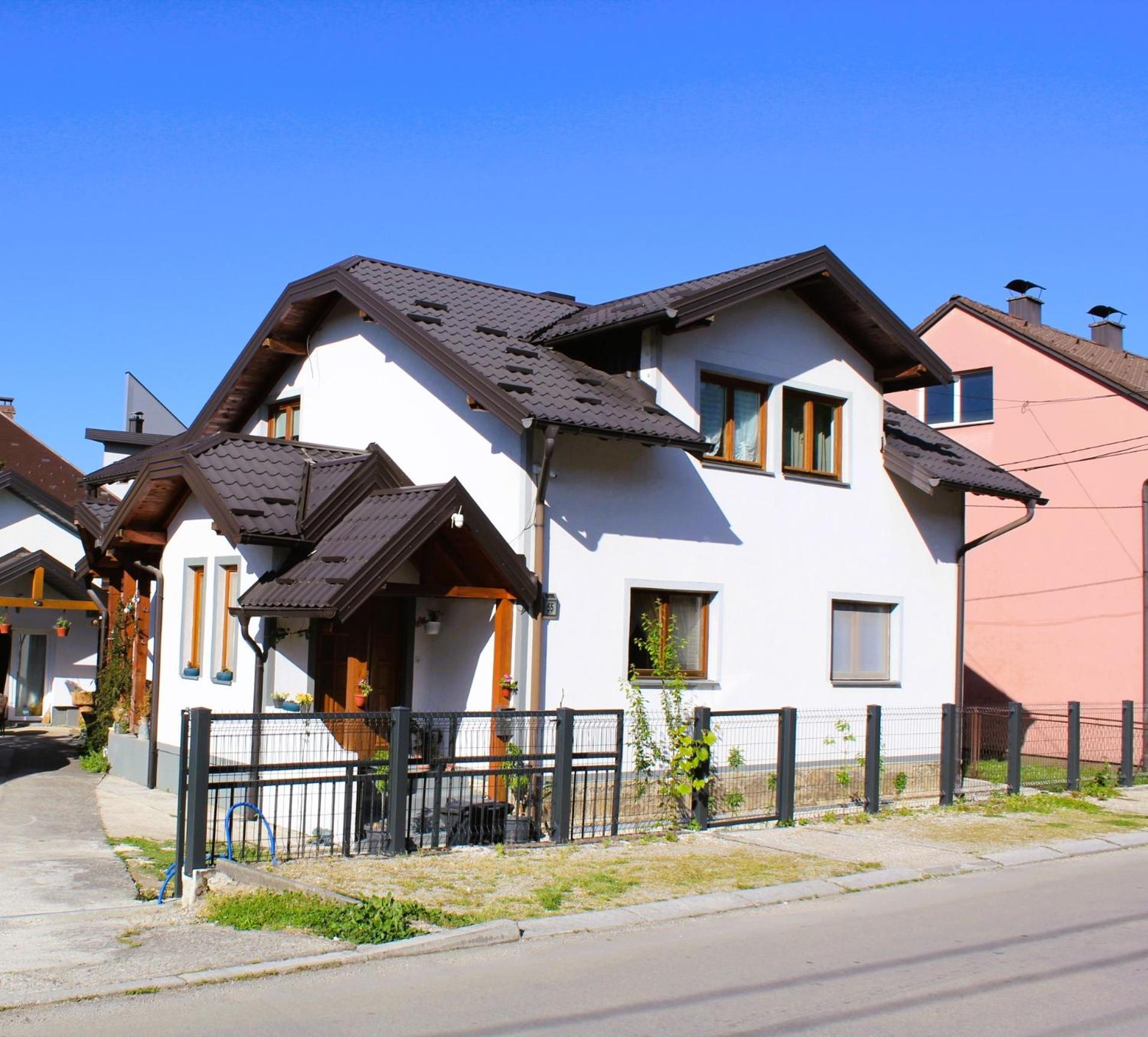 Svila Apartmani Bihać Екстериор снимка